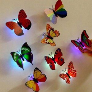 LED dekorace | svítící samolepka na zeď, 7 x 6 cm – náhodná barva, 1 ks
