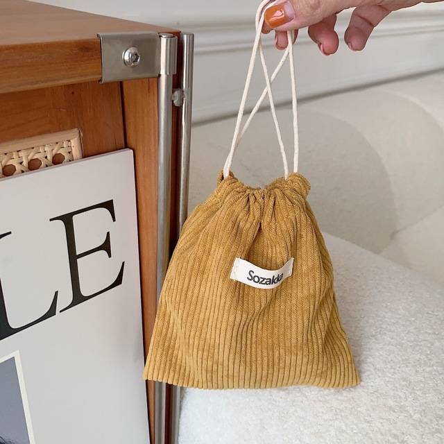 Jednoduchá minimalistická kosmetická taška - žlutá