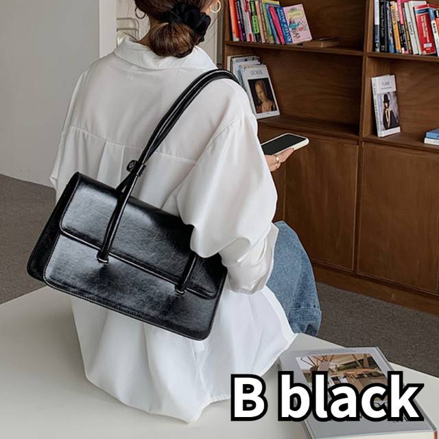 Malá dámská retro kožená kabelka - B Černá
