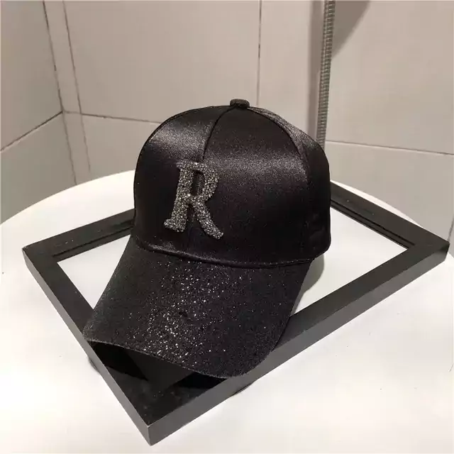 Jarní dámská sportovní čepice - R černá