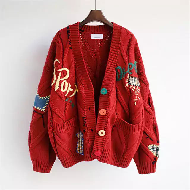Teplý dámský svetr s výšivkou a knoflíky - Červené