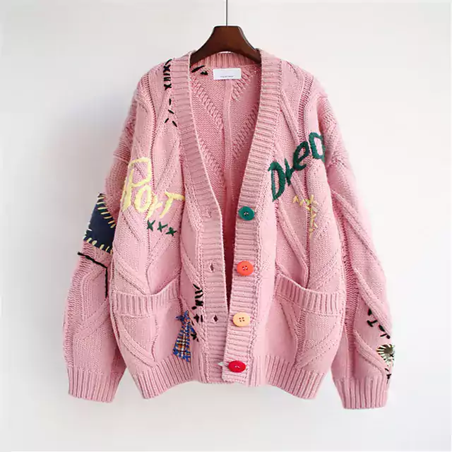 Teplý dámský svetr s výšivkou a knoflíky - růžový