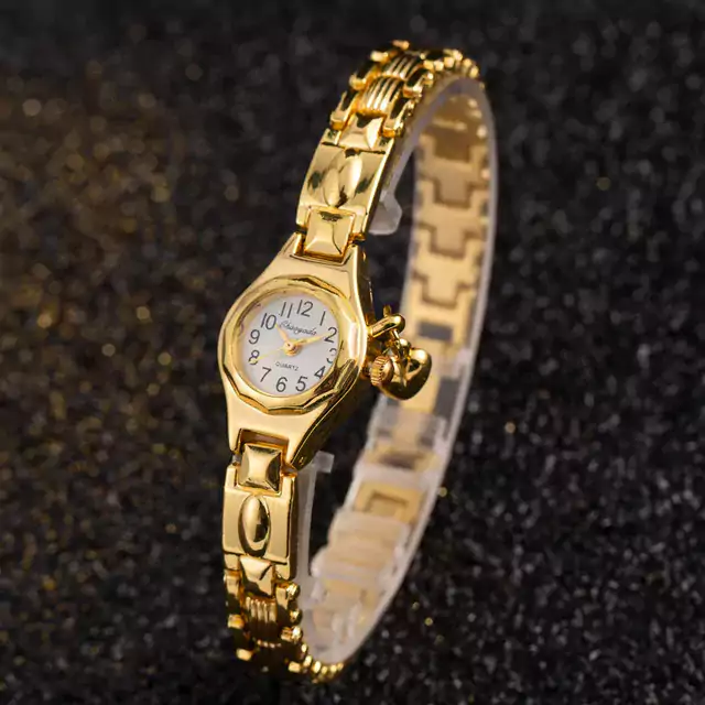 Elegantní zlaté dámské hodinky s malým ciferníkem - Zlato 1