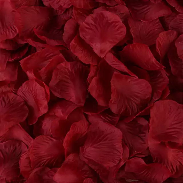 Hedvábné dekorační růžové lístky - Tmavě červená