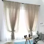 Jednoduchá průsvitná záclona