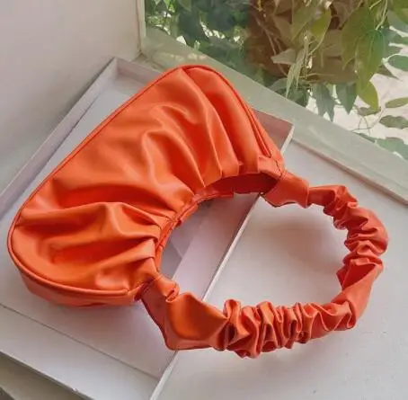 Malá kabelka v moderním designu - oranžový
