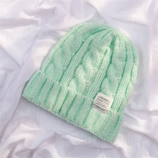 Teplá vlněná dámská zimní pletená čepice - Světle zelená