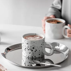 Porcelánový hrnek na kávu s kreativním designem
