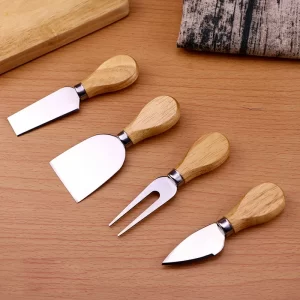 Sada nožů na sýr s dřevěnými rukojeťmi
