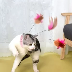 Interaktivní hračka pro výcvik koček s peříčkem a zvonkem