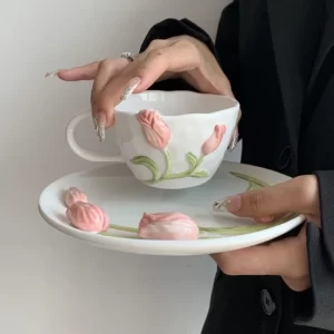 Keramický hrnek na kávu s květinovým designem | hrnek s 3D designem