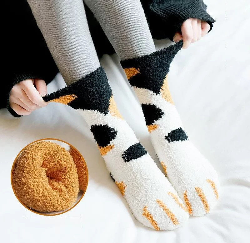 Teplé ponožky s motivem kočičích tlapek