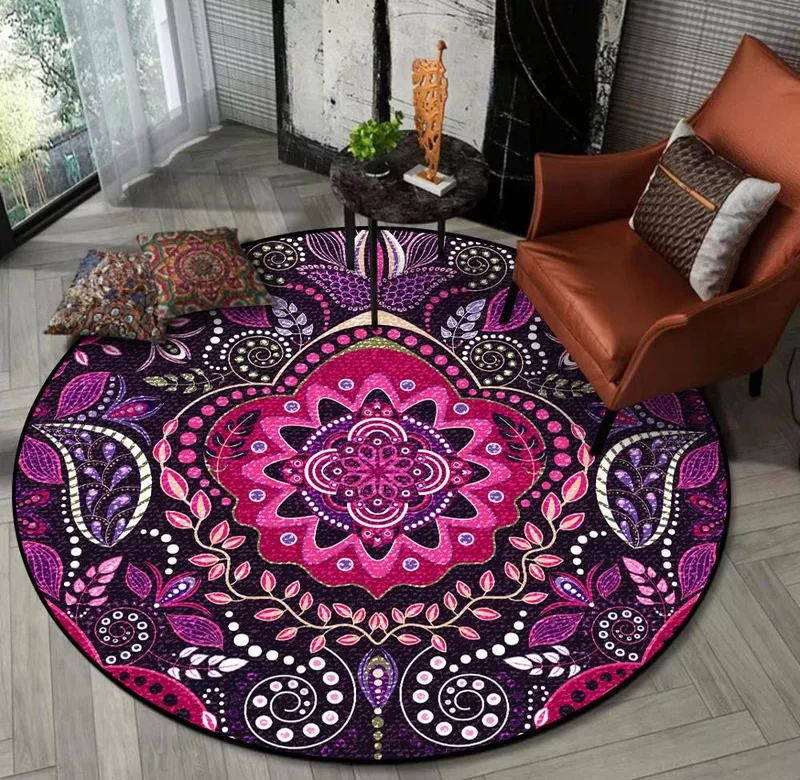 Fialový kulatý koberec s mandalou